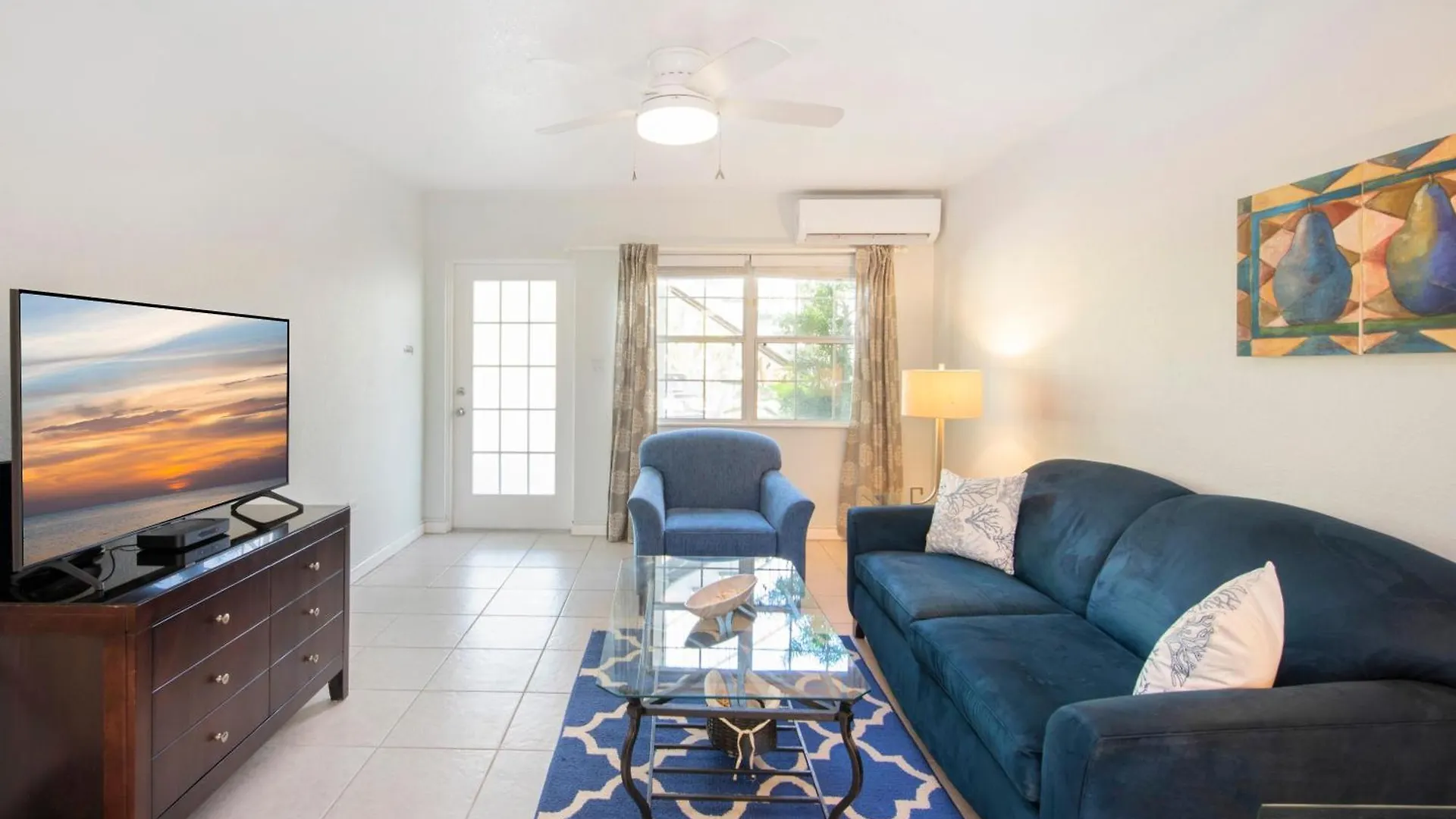 Snug Harbour View Condo #3 George Town Holiday home