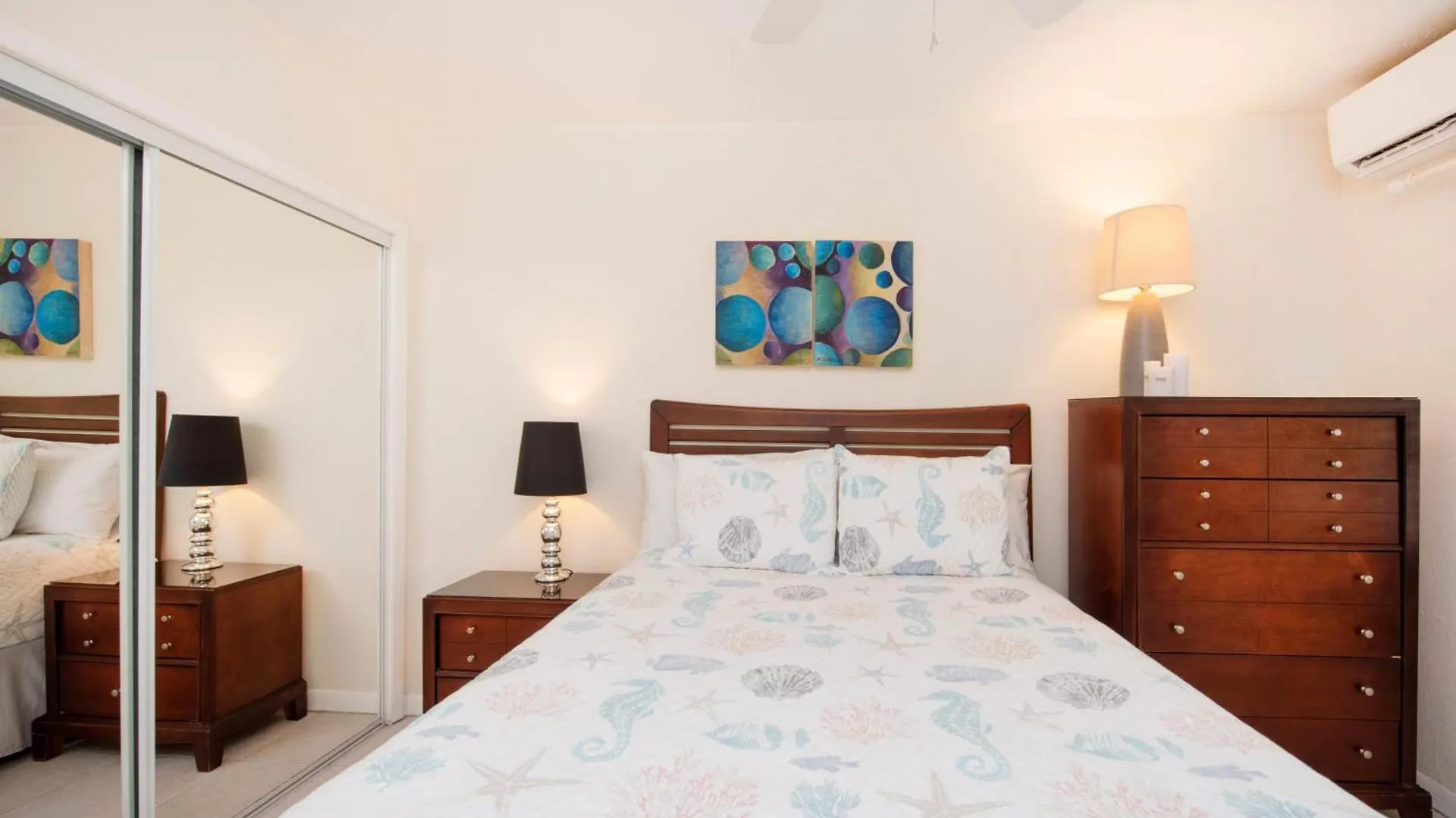 Snug Harbour View Condo #3 George Town Holiday home