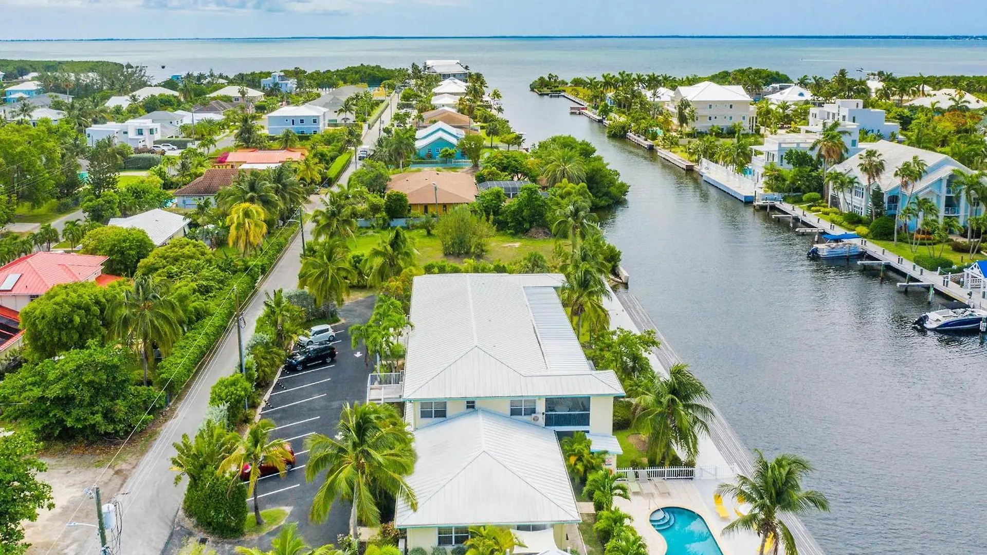Snug Harbour View Condo #3 George Town Holiday home