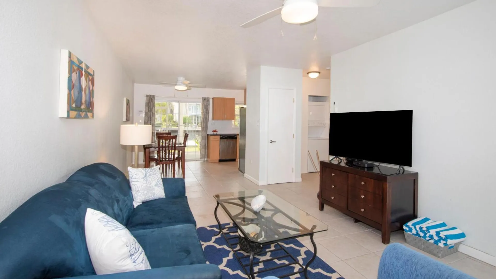 Snug Harbour View Condo #3 George Town Holiday home