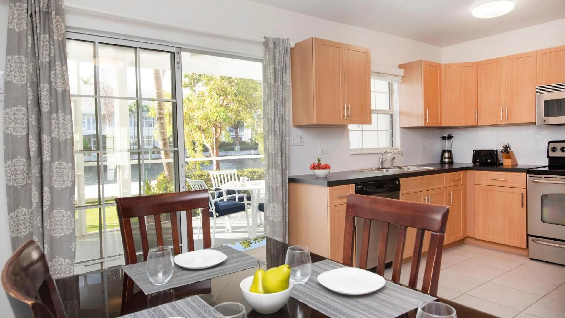 Snug Harbour View Condo #3 George Town Holiday home